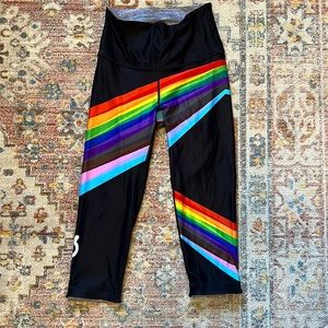 Peloton rainbow cropped leggings size small